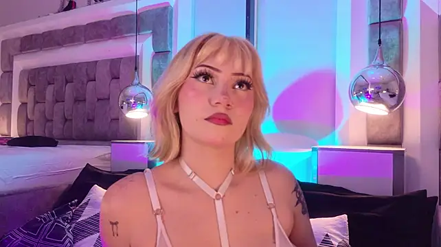 XXX chat uživo modela SaharaSinnerr