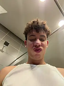 Chat +18 de yoursexyjose ao vivo