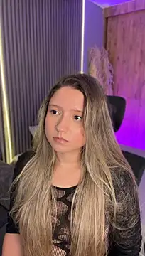 XXX chat uživo modela MiaPetit_