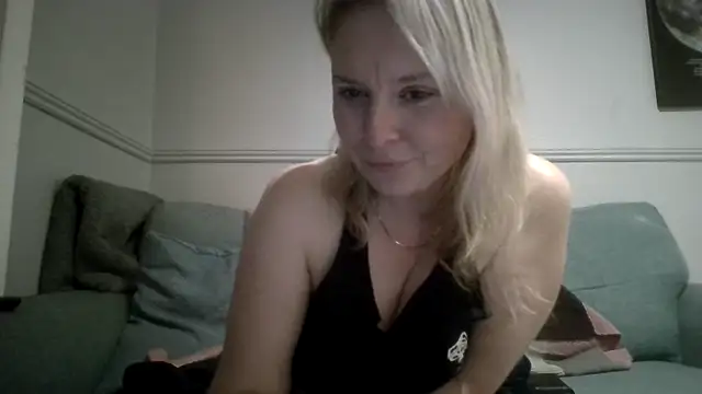 Chat XXX en directo de MrsMercedes26
