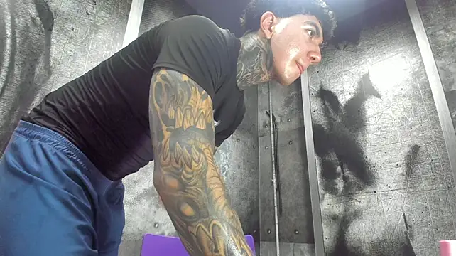 Show de Gury_tattoo na webcam