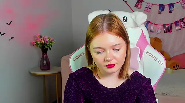 ElinaVale élő XXX-chatje