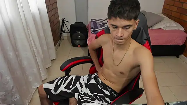Aron_Boyy – webcam-show