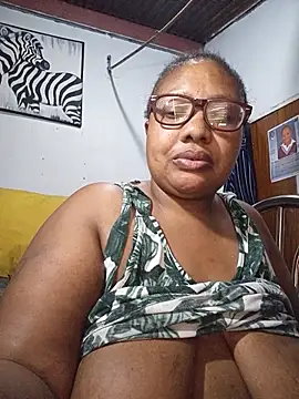 YELLOW_BONE's Live XXX Chat