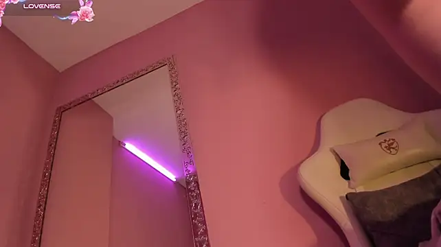 EmmilyClarkのライブXXXチャット
