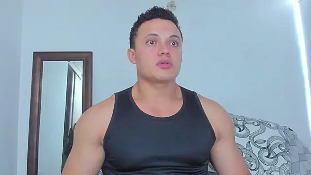 KingLevi01 élő XXX-chatje