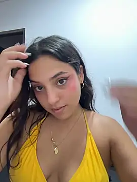 Chatroom XXX en direct de MeggyMae_