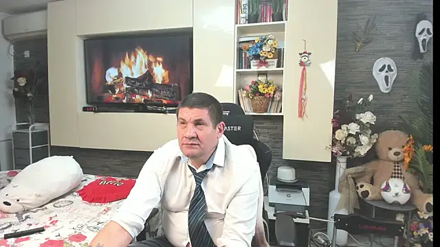 SpartacusDaddy48 live XXX chat