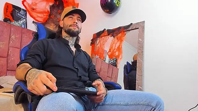 ALPHA_MASTER1n Live XXX chat
