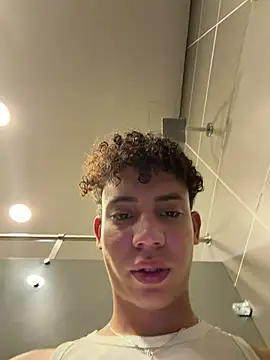 yoursexyjose 现场XXX聊天