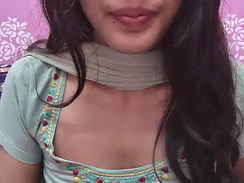 Shanaya-xo 网络视讯表演