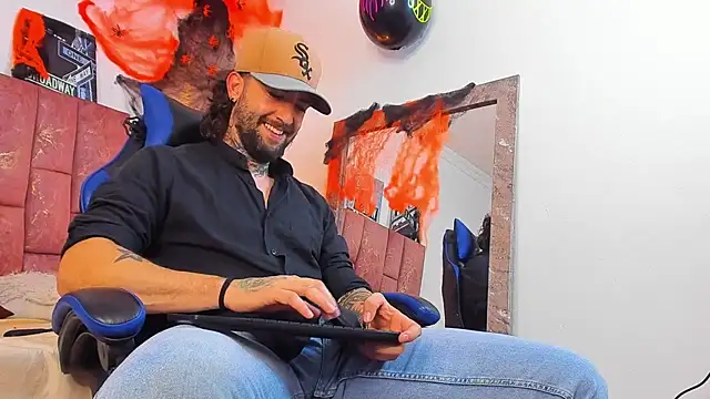 ALPHA_MASTER1 Live XXX Chat