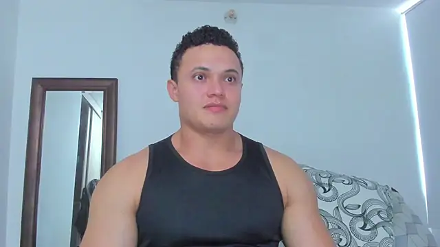 KingLevi01 Adlı Modelin Canlı XXX Sohbeti