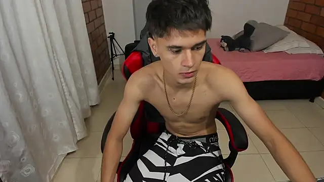 Aron_Boyy: απευθείας συνομιλία ΧΧΧ