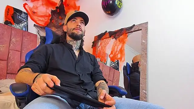 ALPHA_MASTER1n Live XXX chat