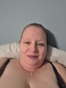 CanadianQueen1973 Chat XXX in diretta