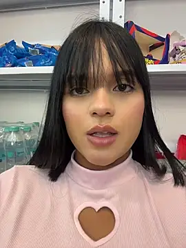 XXX chat uživo modela Bella-Ferrer