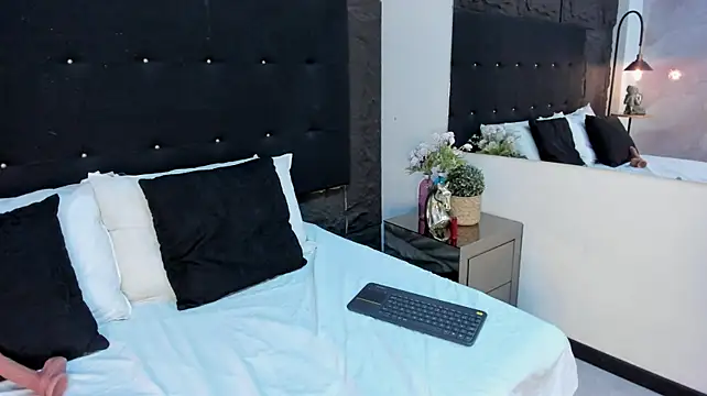 KattieTylor Adlı Modelin Canlı XXX Sohbeti