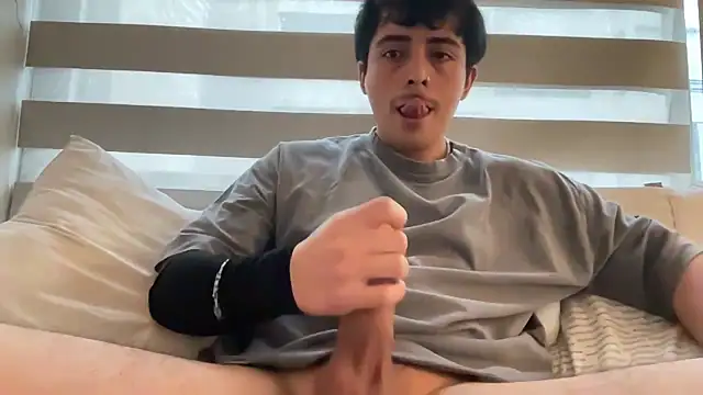 huge22hard élő XXX-chatje