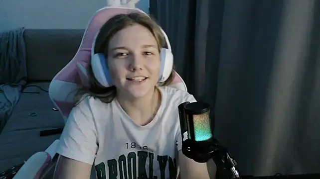 HelenMo0n Chat XXX live