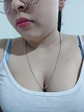 Elinaax 现场XXX聊天