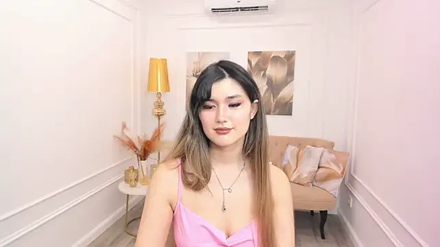 AnneTLi Adlı Modelin Canlı XXX Sohbeti