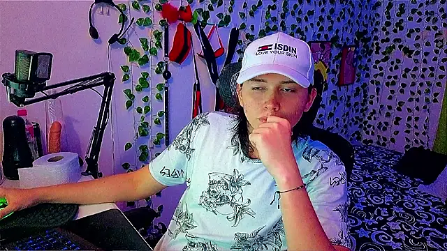 צ'אט XXX בשידור חי של Andy_gray