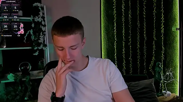 Živý XXX chat noah_nero