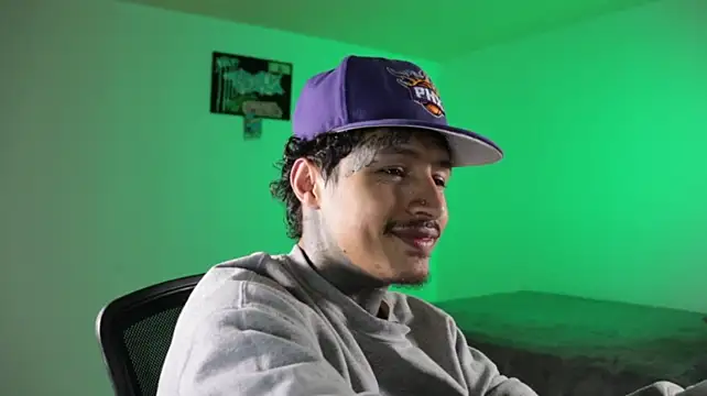 Онлайн чат XXX trieone