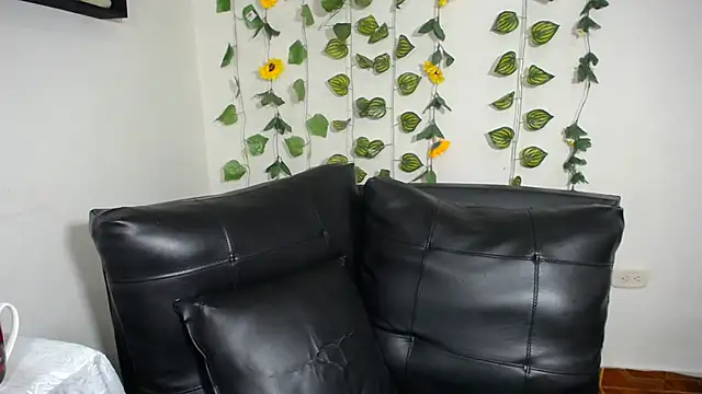 Chatroom XXX en direct de OLIVIAMISSY_02