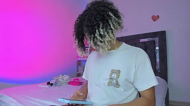 XXX chat uživo modela StevenSmith18