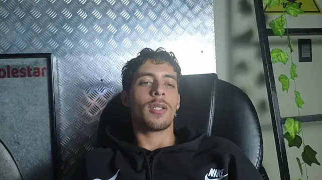Chat XXX en directo de Jeey_Bee