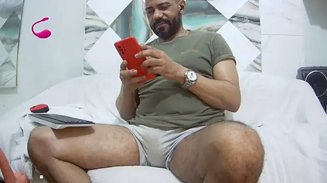 bruce_bigg Adlı Modelin Canlı XXX Sohbeti