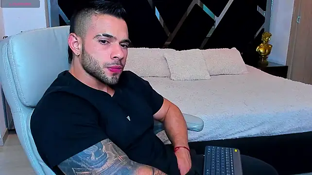 Raytorres Adlı Modelin Canlı XXX Sohbeti