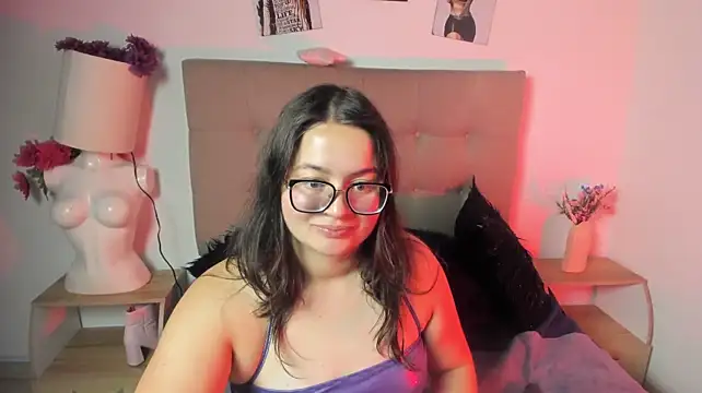 Lilith_cute_ Chat XXX live
