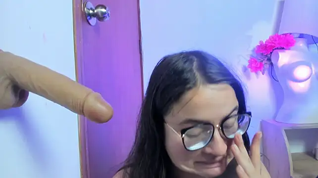 Lilith_cute_ লাইভ XXX চ্যাট