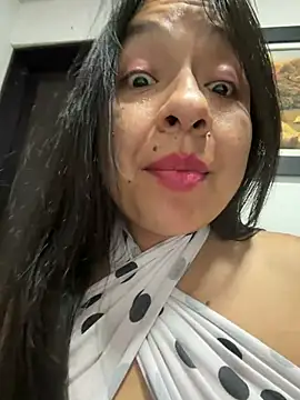 alisonnturbay Adlı Modelin Canlı XXX Sohbeti