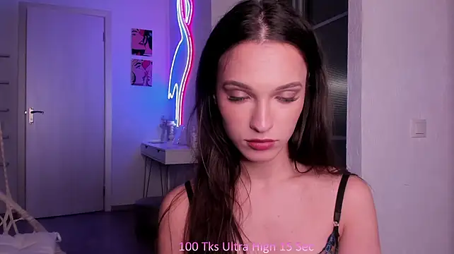 InnocentEvee Chat XXX live