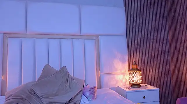 LaylaaDoll 现场XXX聊天