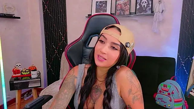 EmmyEvans1's Live XXX Chat