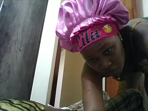 Juicyy_afriq élő XXX-chatje