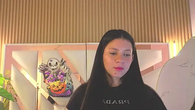 RaeDoll_t Adlı Modelin Canlı XXX Sohbeti