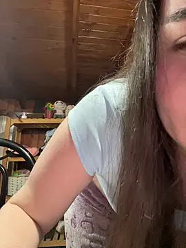 MillieBobbyBrowns Show in webcam