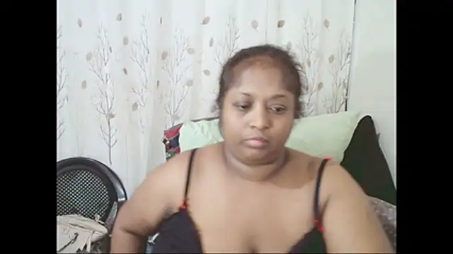 Chatroom XXX en direct de Indiantasha