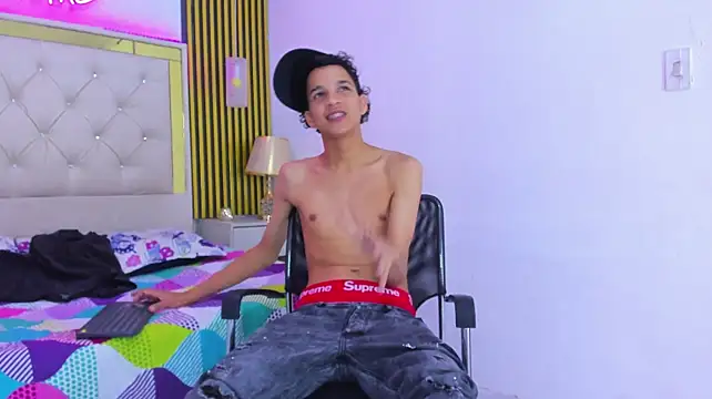 JustinSecret's Live XXX Chat
