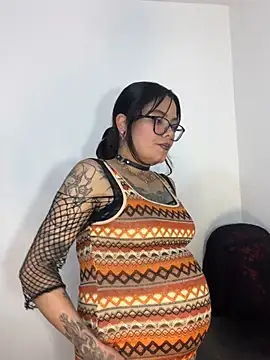 Esmeralda_hairy – Live XXX-chat