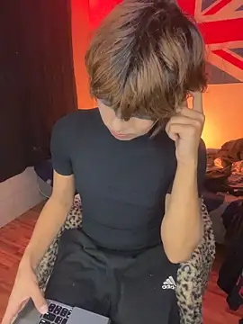 Aronn_44 Adlı Modelin Canlı XXX Sohbeti