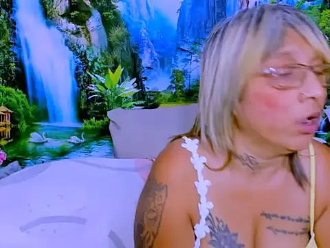 XXX chat uživo modela indianroxy