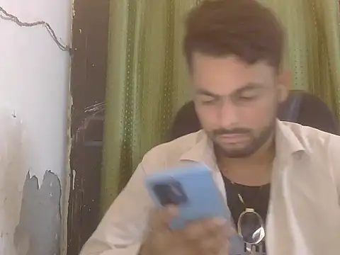 Stubborndesiboyn Live XXX chat