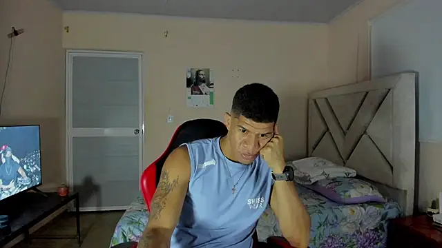 Felipe-ReyesF4 Adlı Modelin Canlı XXX Sohbeti